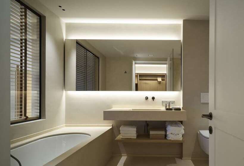 غرفة سوبيريور, Schwarzwand