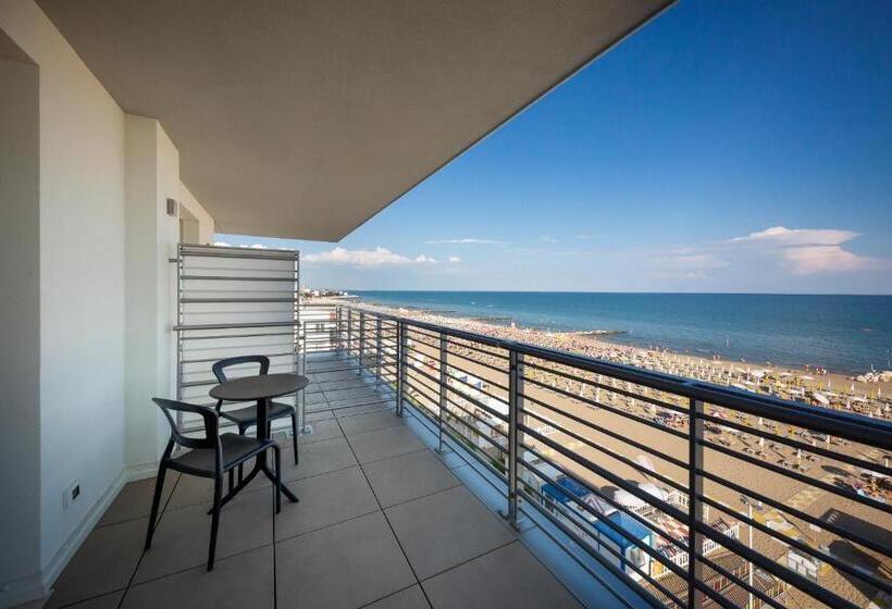 اتاق خانوادگی, Tritone