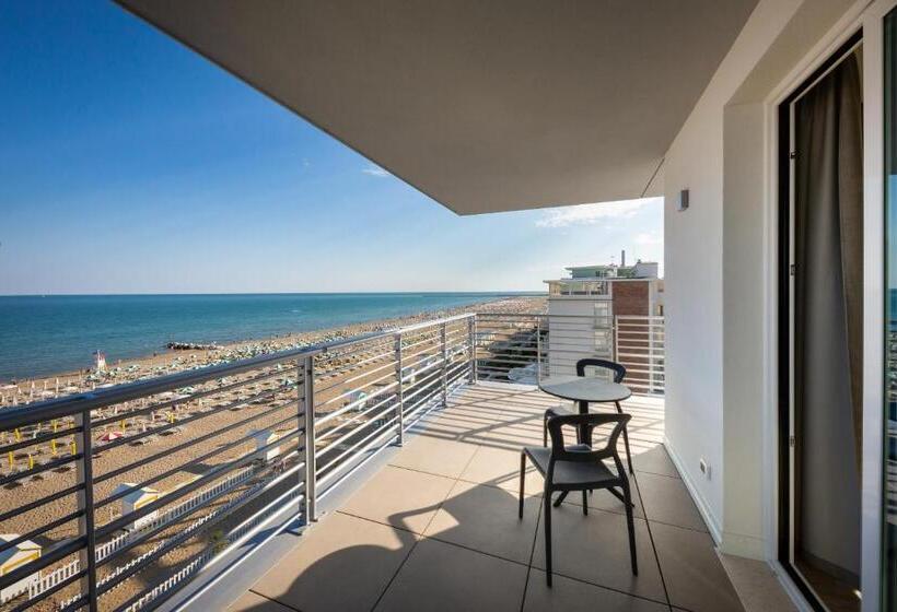 اتاق خانوادگی, Tritone