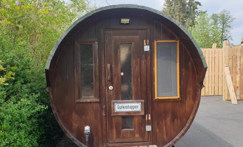 غرفة قياسية حمام مشترك, Mini Hotel übernachten Im Gurkenfass