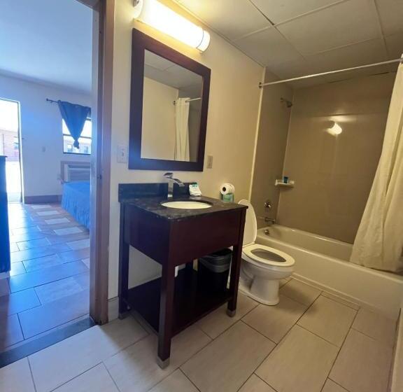 스위트 킹사이즈 침대, Circle Motor Lodge