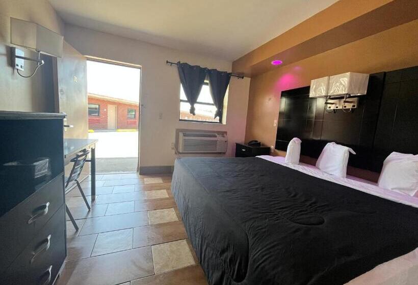 스위트 킹사이즈 침대, Circle Motor Lodge