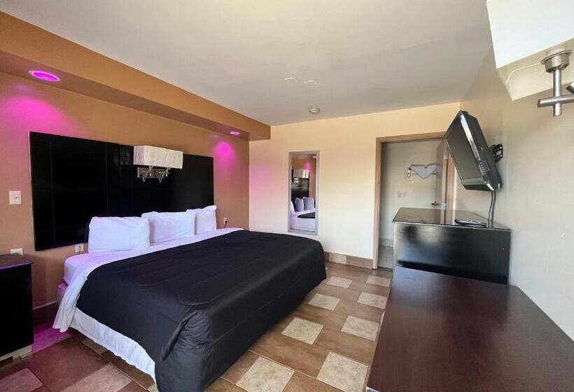 스위트 킹사이즈 침대, Circle Motor Lodge