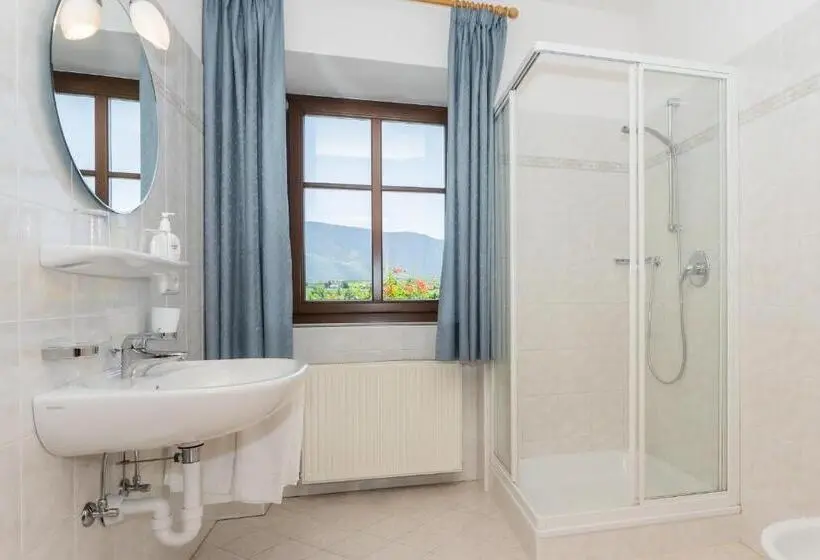 1 Bedroom Apartment with Balcony, Appartements Eppanerhof