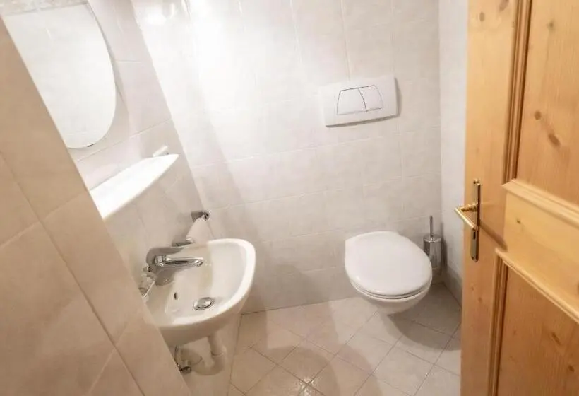 1 Bedroom Apartment with Balcony, Appartements Eppanerhof