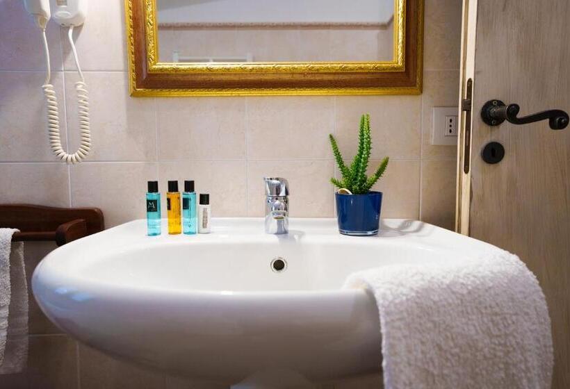 带大床的标准间, Quattro Torri B&b