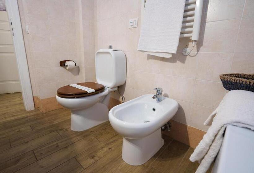 带露台的标准房间, Quattro Torri B&b