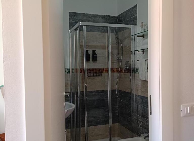 חדר סטנדרט, Fabienne