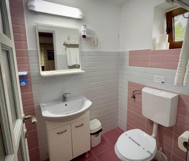 חדר סטנדרט לשלושה עם נוף לגינה, Vamabel House