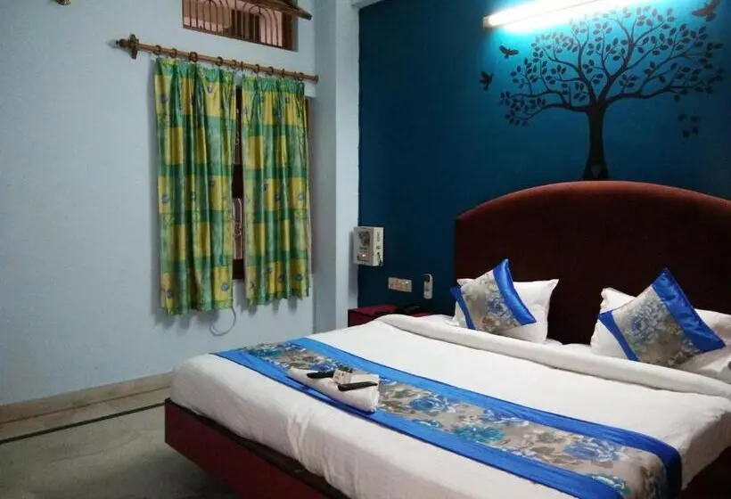 Quarto Familiar Deluxe, Mayur