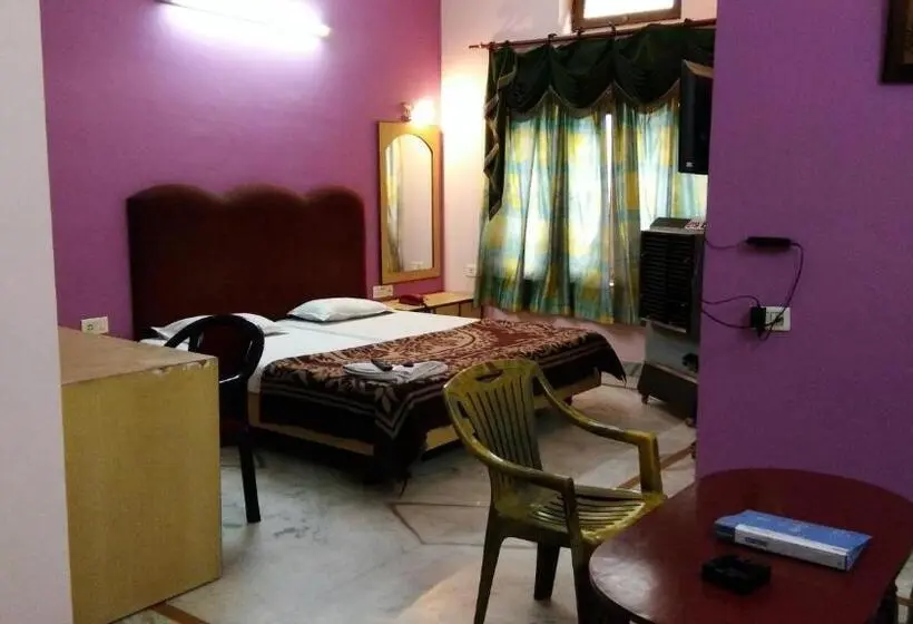 Quarto Economy, Mayur