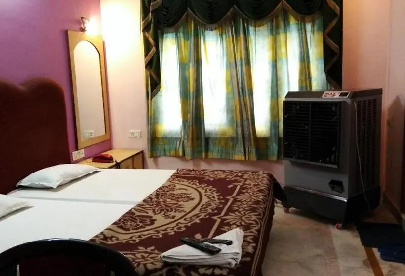 Quarto Economy, Mayur