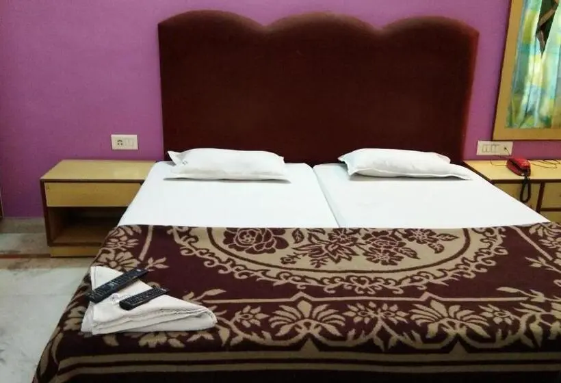 Quarto Economy, Mayur