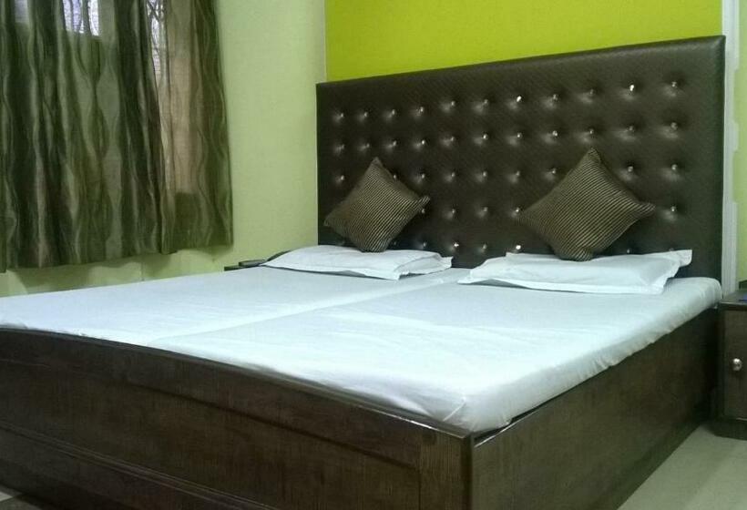 Номер Deluxe, Motel Divine International
