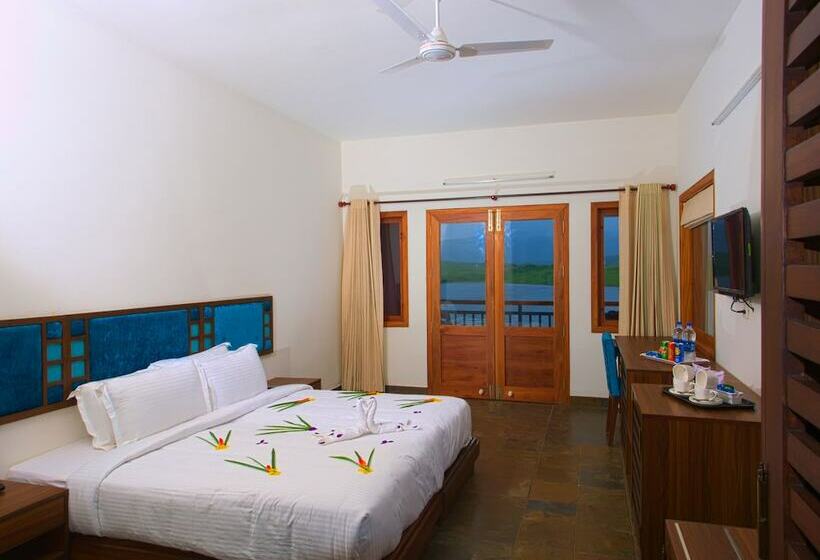 디럭스 룸 호수 전망, Vistara Resort