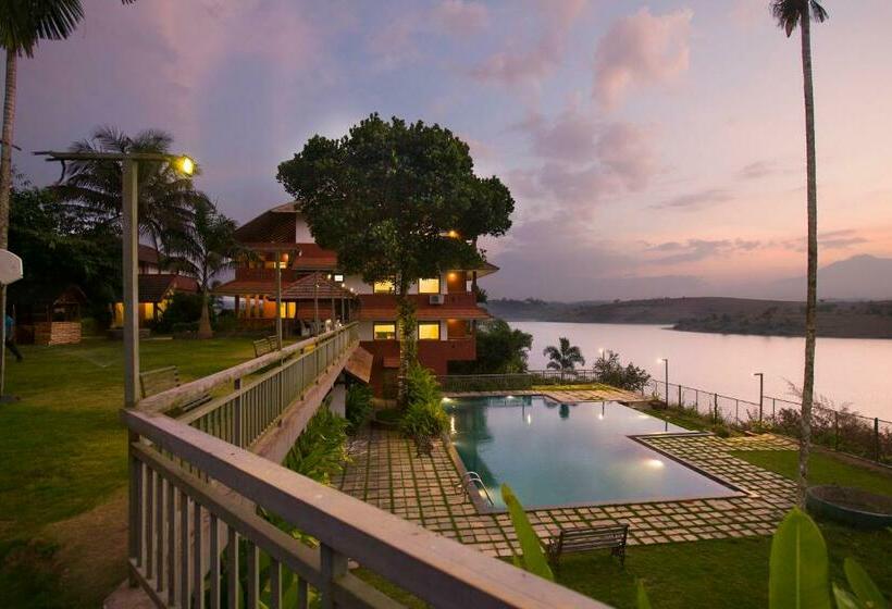 غرفة ديلوكس مطلة على البحيرة, Vistara Resort