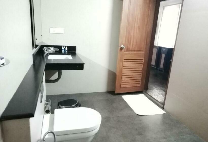 디럭스 룸 호수 전망, Vistara Resort