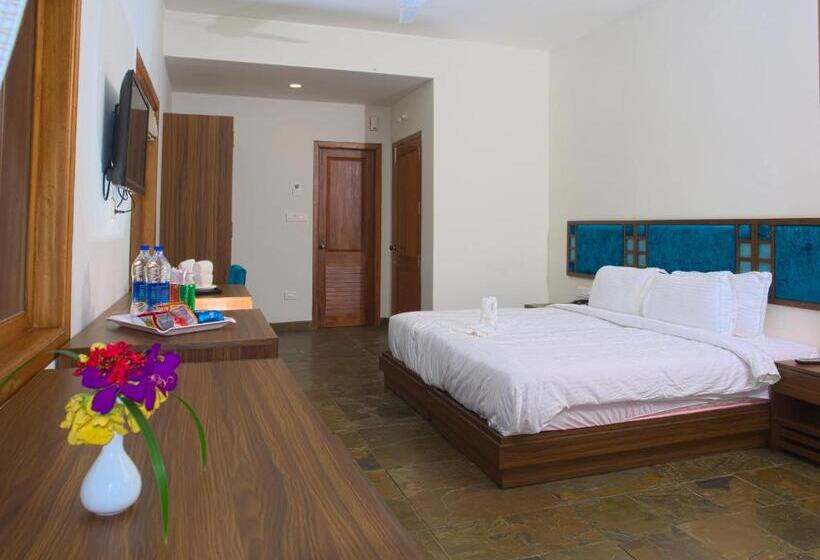 غرفة ديلوكس مطلة على البحيرة, Vistara Resort