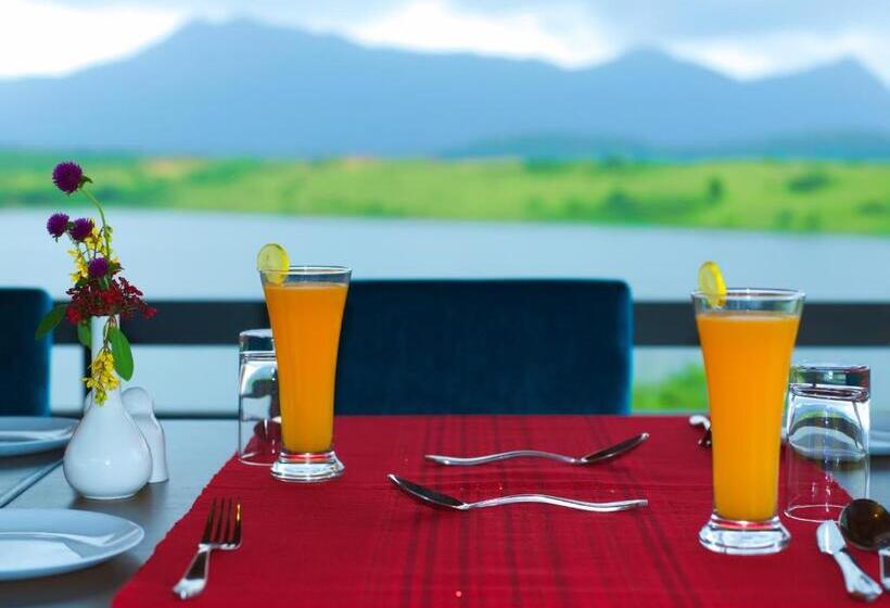 غرفة عائلية مطلّة علي الحديقة, Vistara Resort