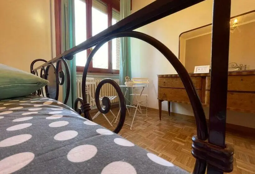 スタンダードルーム, B&b Tre Conigli Sul Comò