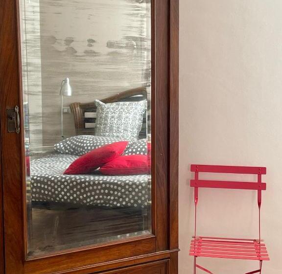 חדר סטנדרט לשלושה, B&b Tre Conigli Sul Comò