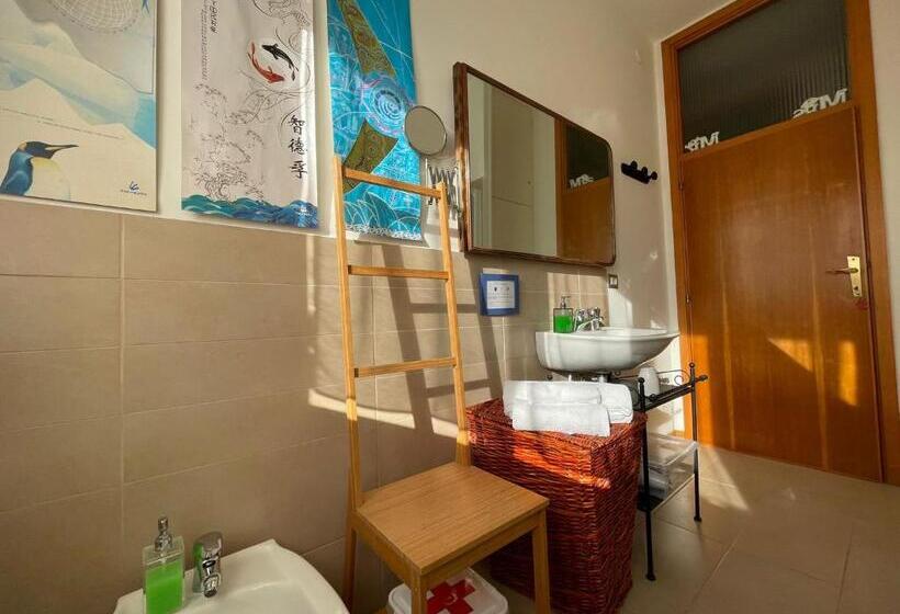 חדר סטנדרט לשלושה, B&b Tre Conigli Sul Comò