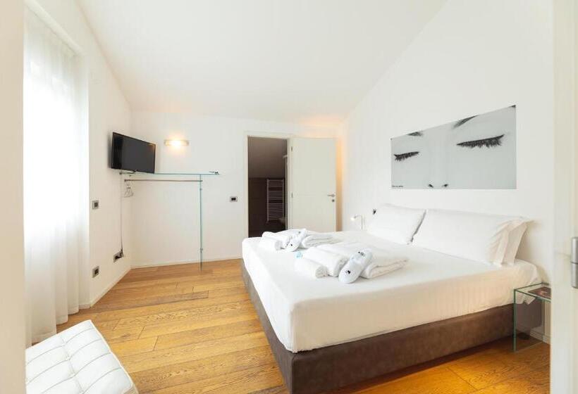 اتاق استاندارد با بالکن, Heart Of Trento Loft & Rooms