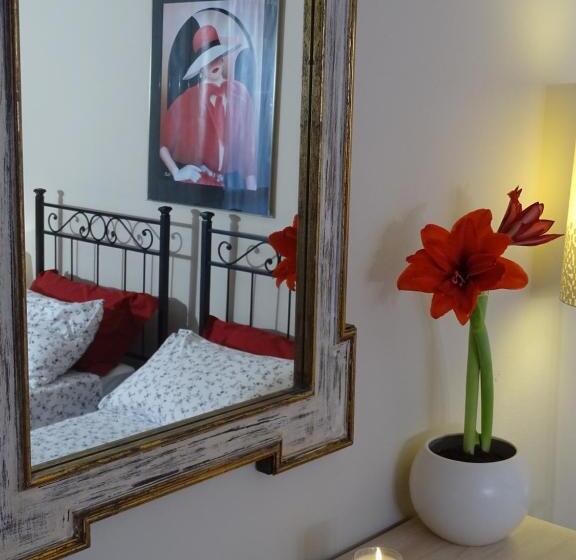 غرفة ديلوكس مطلّة علي الحديقة, La Casa Di Clara