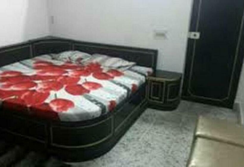 Quarto Estandar, Sangleela