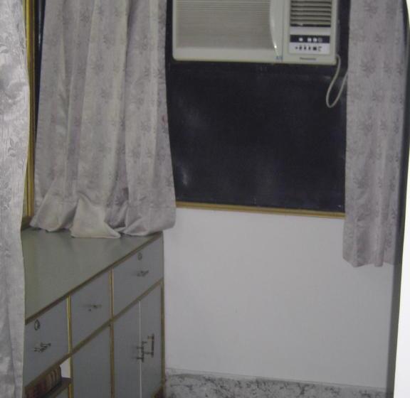 Quarto Estandar, Sangleela