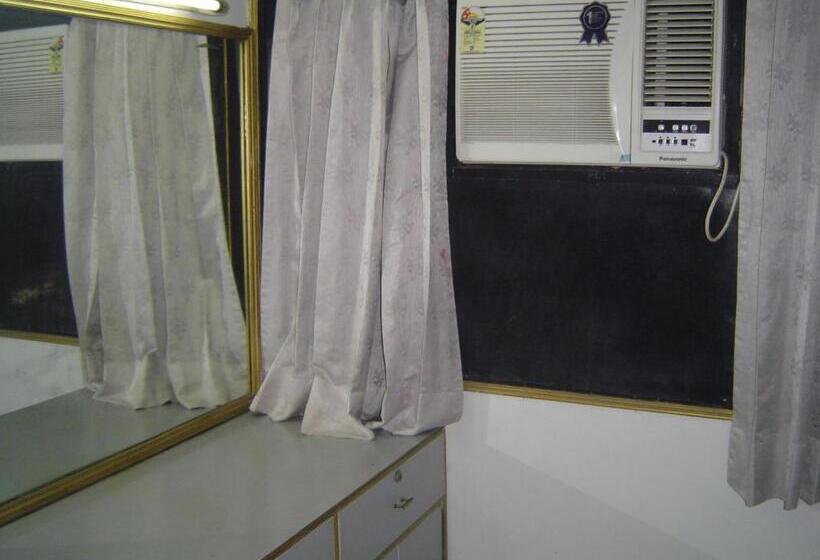 Quarto Estandar, Sangleela