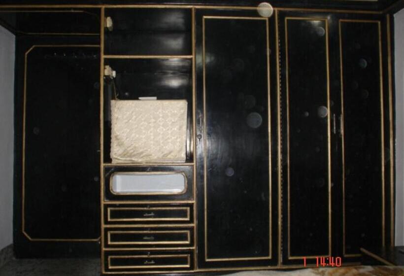 Quarto Estandar, Sangleela