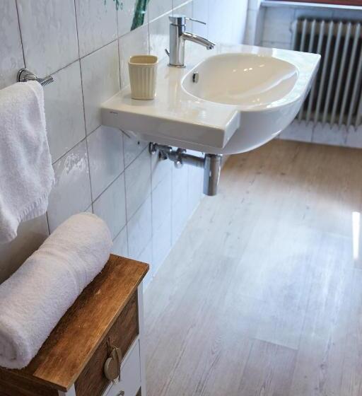 اتاق استاندارد سه نفره, Sette Note Guest House