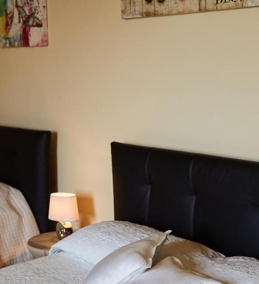 اتاق استاندارد سه نفره, Sette Note Guest House