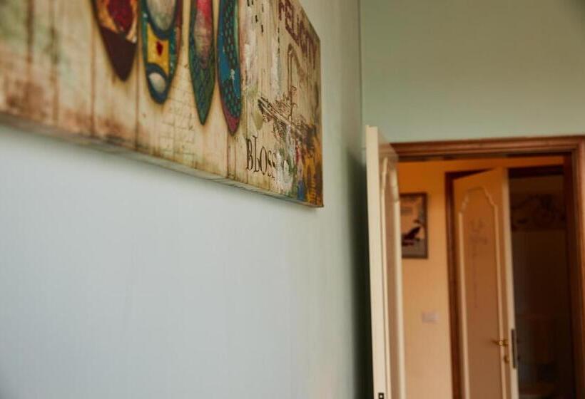 اتاق استاندارد سه نفره, Sette Note Guest House