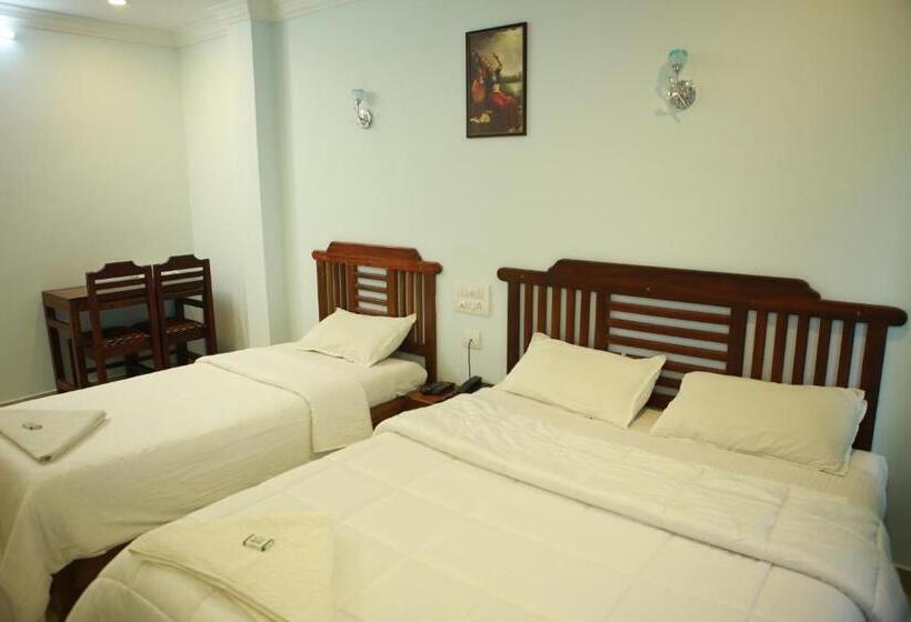 اتاق لوکس سه تخته, Anna Residency