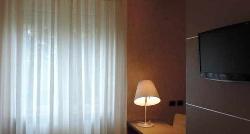 חדר סטנדרט לשלושה, Gama