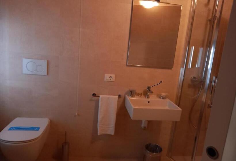 スタンダードシングルルーム, Italia