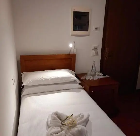 اتاق استاندارد یک نفره, Italia
