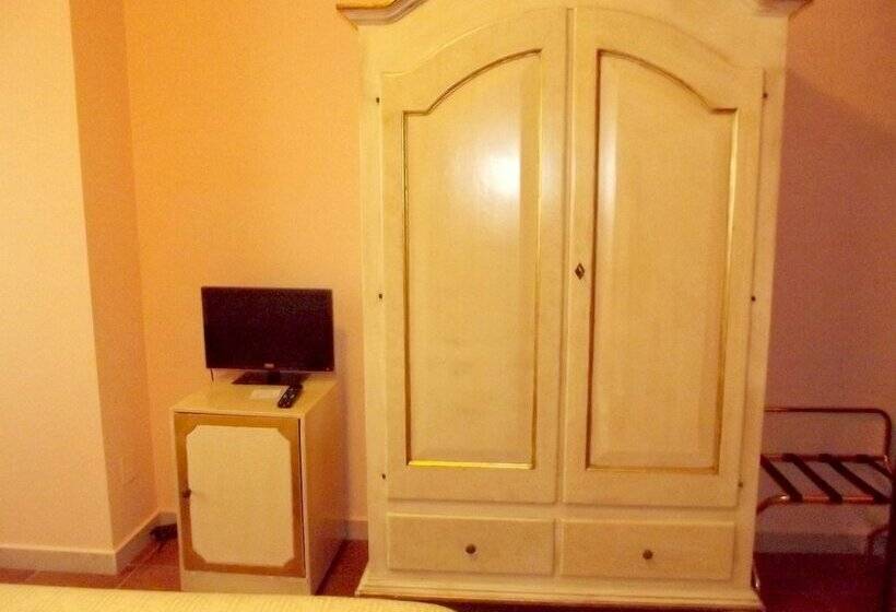 スタンダードトリプルルーム, La Corte Di Opaka