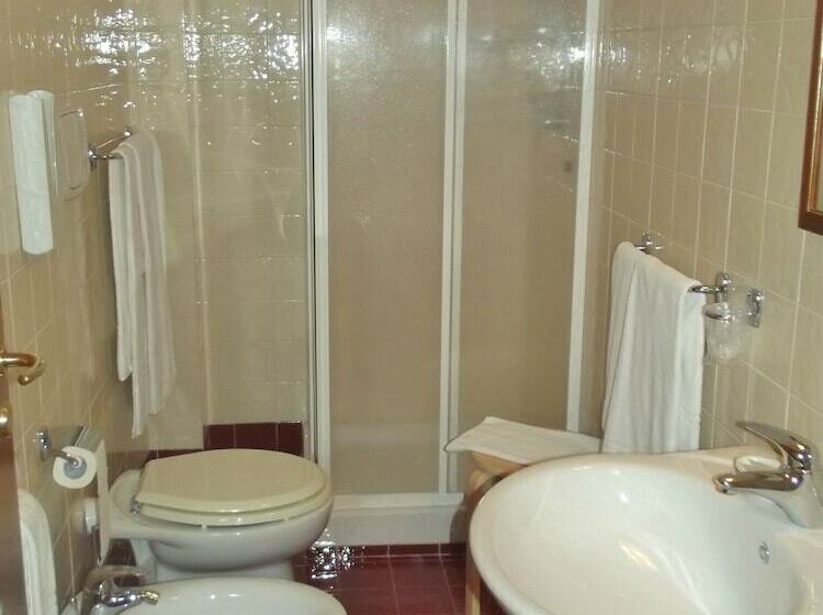 スタンダードトリプルルーム, La Corte Di Opaka