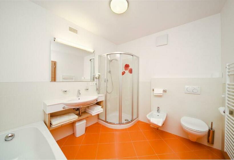 غرفة سوبيريور, Niedermair