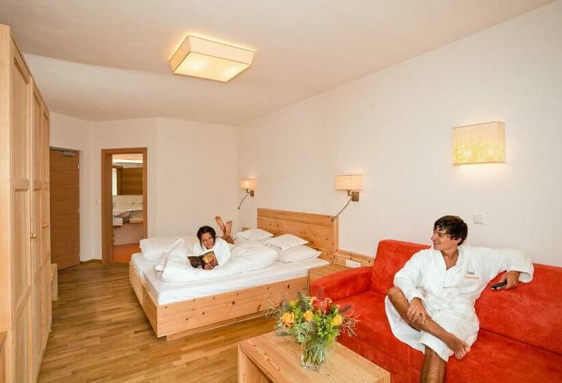 غرفة سوبيريور, Niedermair