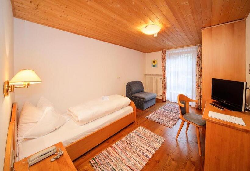 غرفة قياسية فردية ذات إطلالة, Niedermair