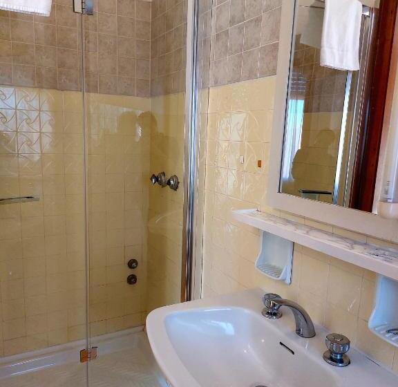 غرفة قياسية ثلاثية, San Domingo