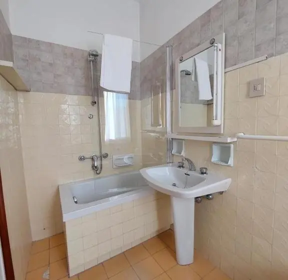 اتاق استاندارد سه نفره, San Domingo