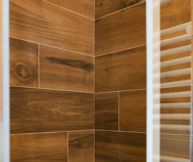 غرفة قياسية ثلاثية, Sport Hotel Prodongo