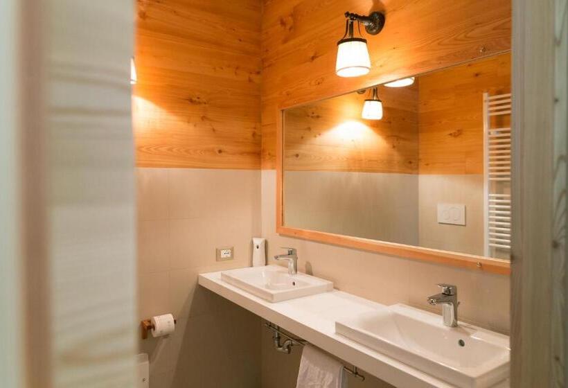 غرفة قياسية ثلاثية, Sport Hotel Prodongo