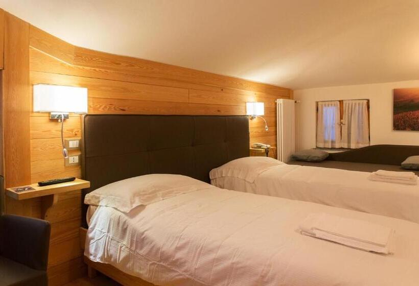 غرفة قياسية ثلاثية, Sport Hotel Prodongo