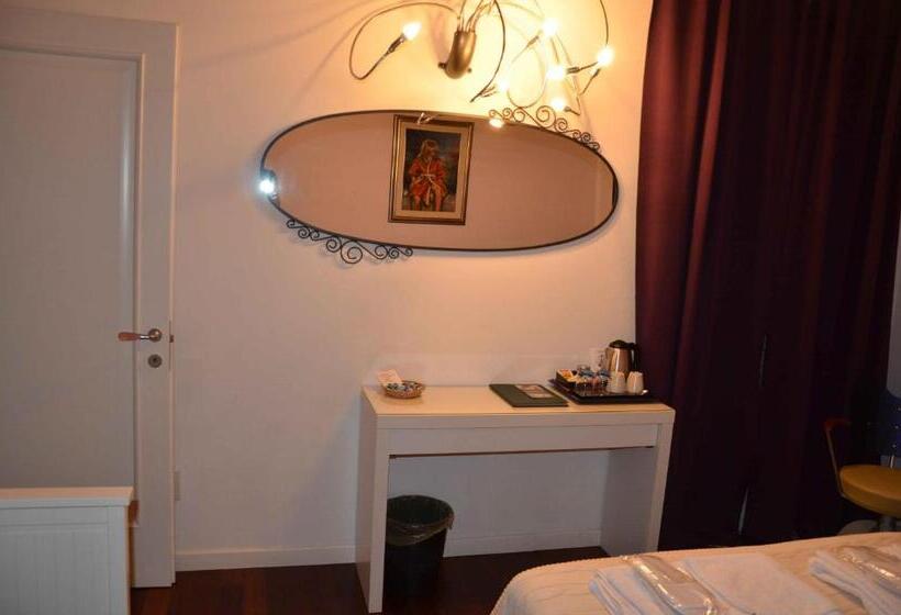 חדר סטנדרט לארבעה, B&b Melograno Mc